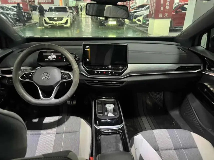 2024 VOLKSWAGEN ID.4 thumbnail 4