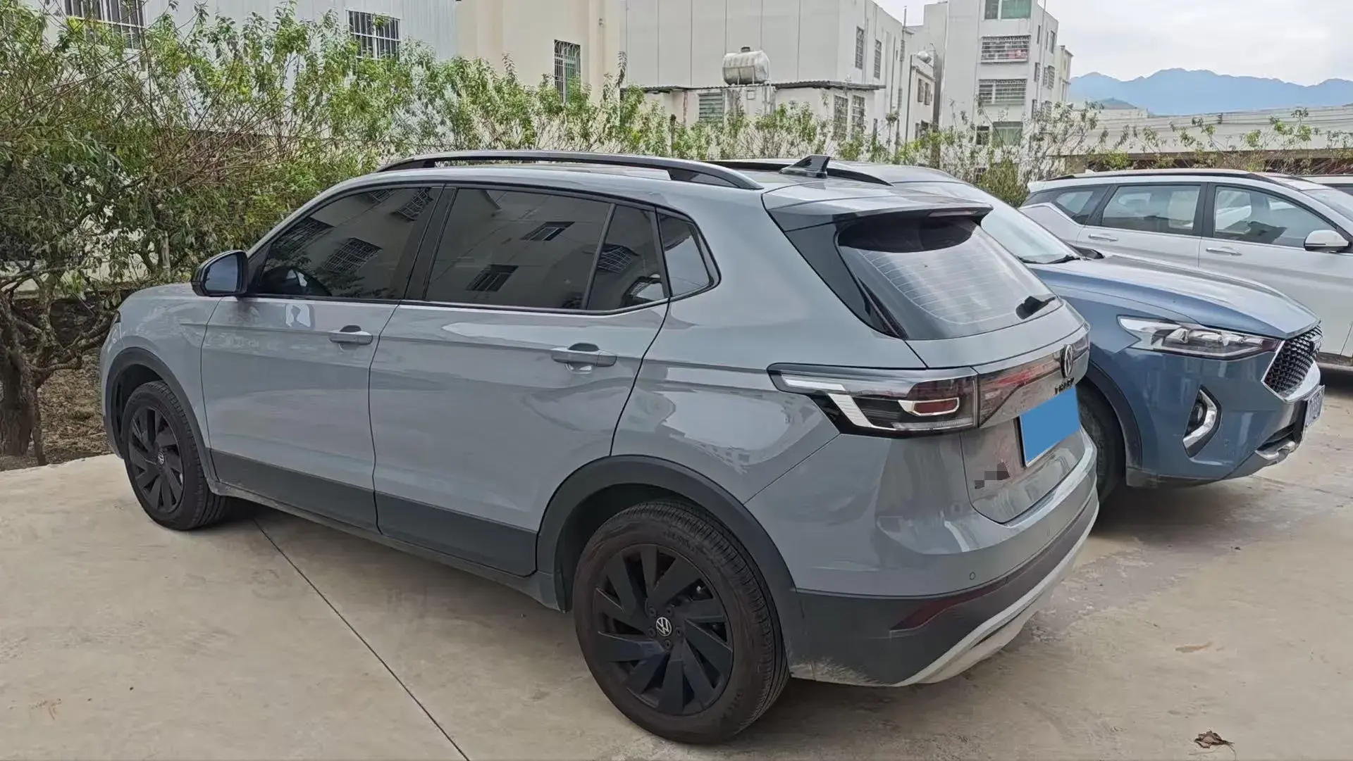 2025 VOLKSWAGEN THARU thumbnail 2