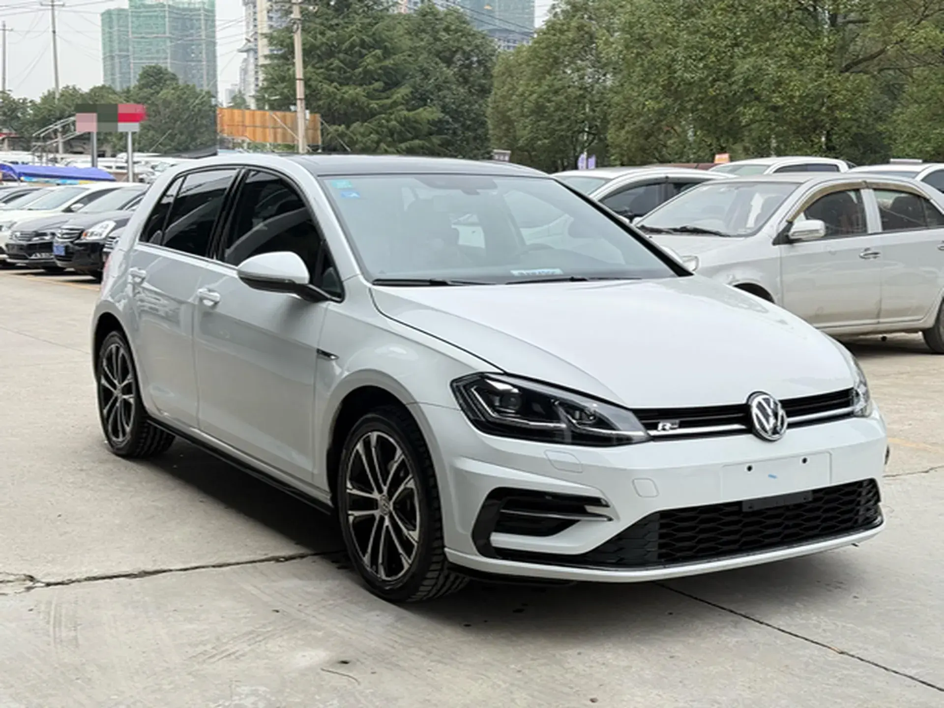 2019 VOLKSWAGEN GOLF thumbnail 3