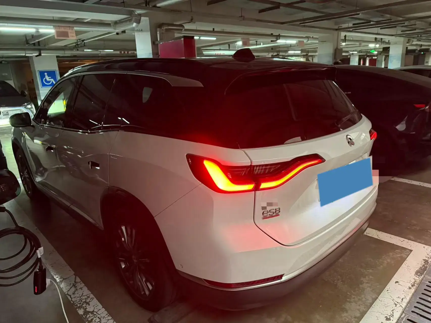 2020 NIO ES8 thumbnail 4