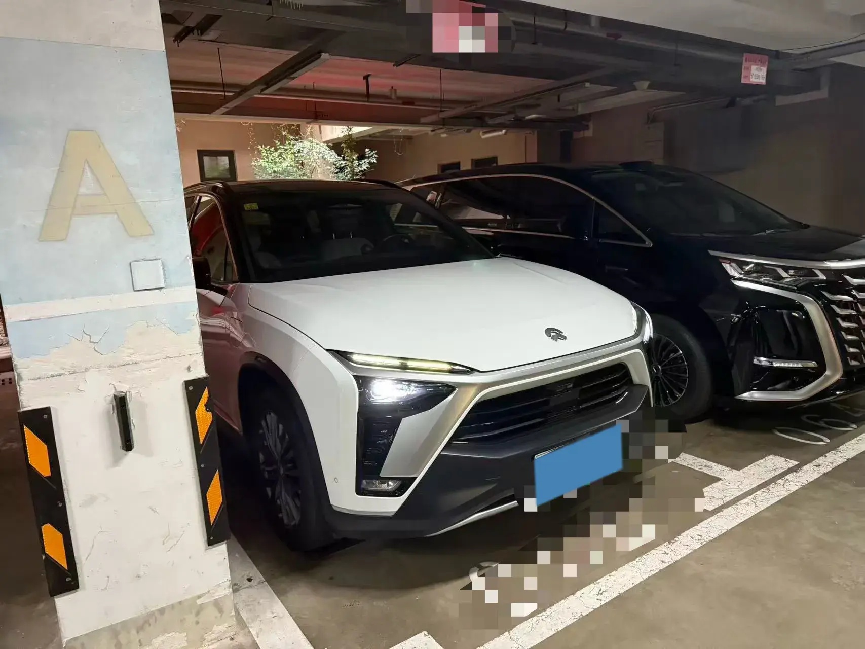 2020 NIO ES8 thumbnail 3