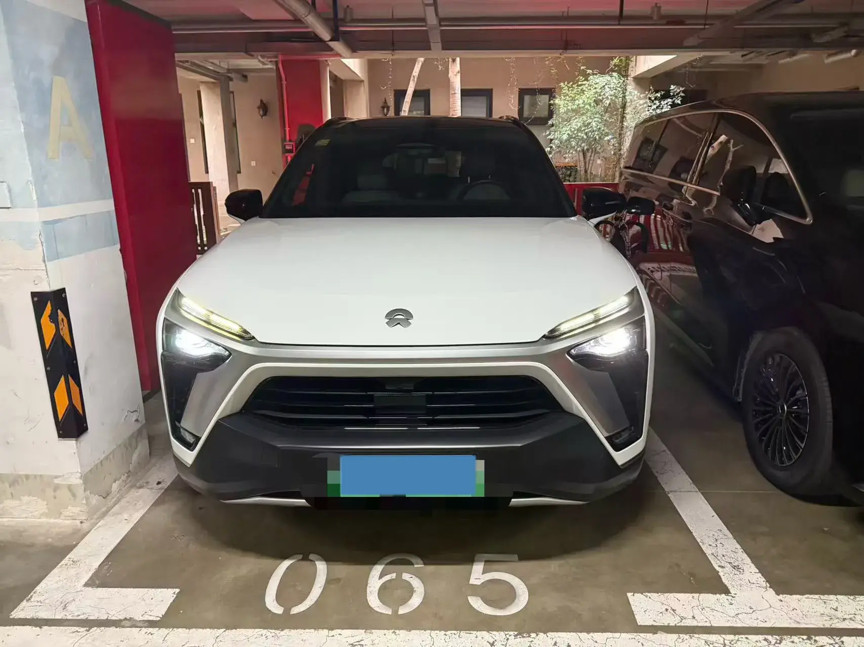 2020 NIO ES8 thumbnail 2