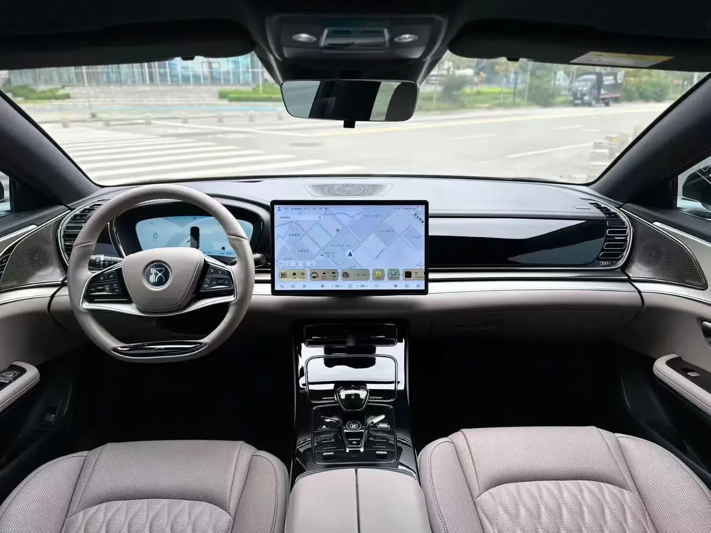 2025 BYD HAN thumbnail 3