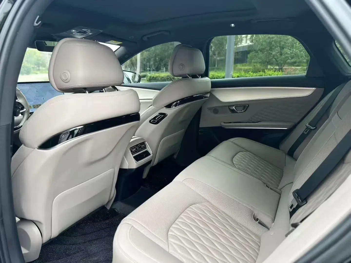 2025 BYD HAN thumbnail 4