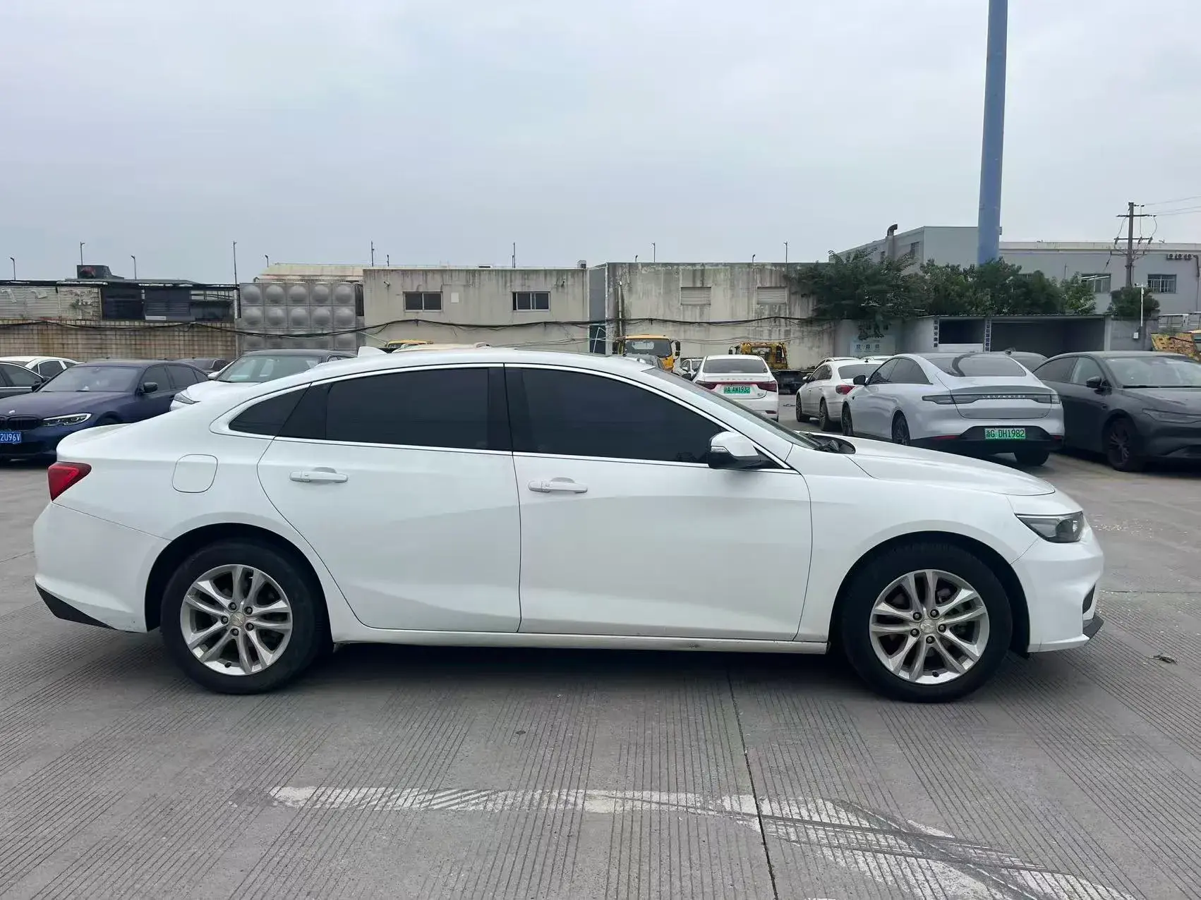 2018 CHEVROLET MALIBU thumbnail 4