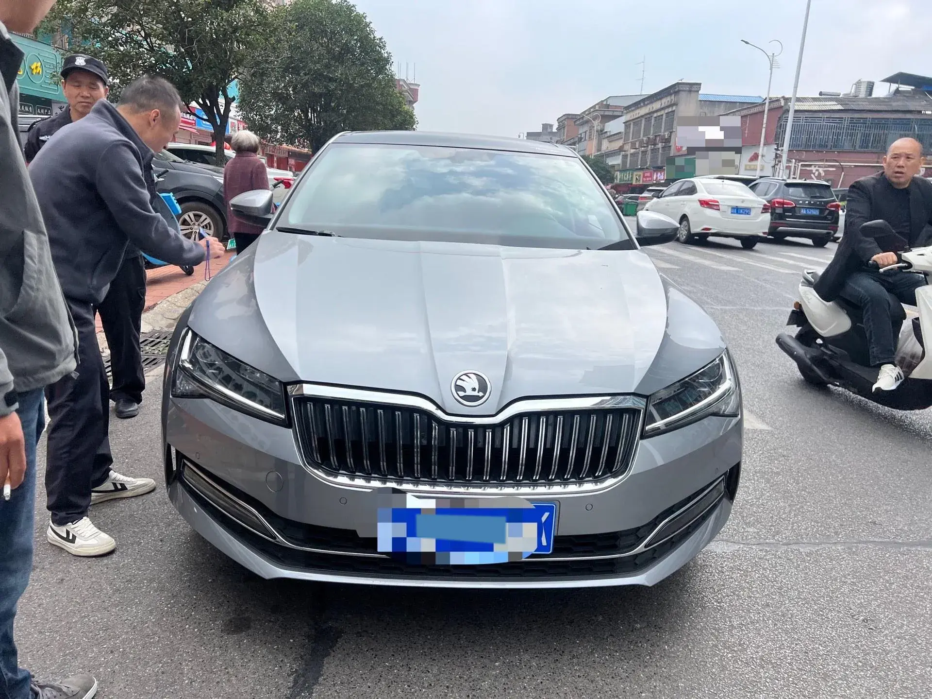 2019 SKODA SUPERB thumbnail 3