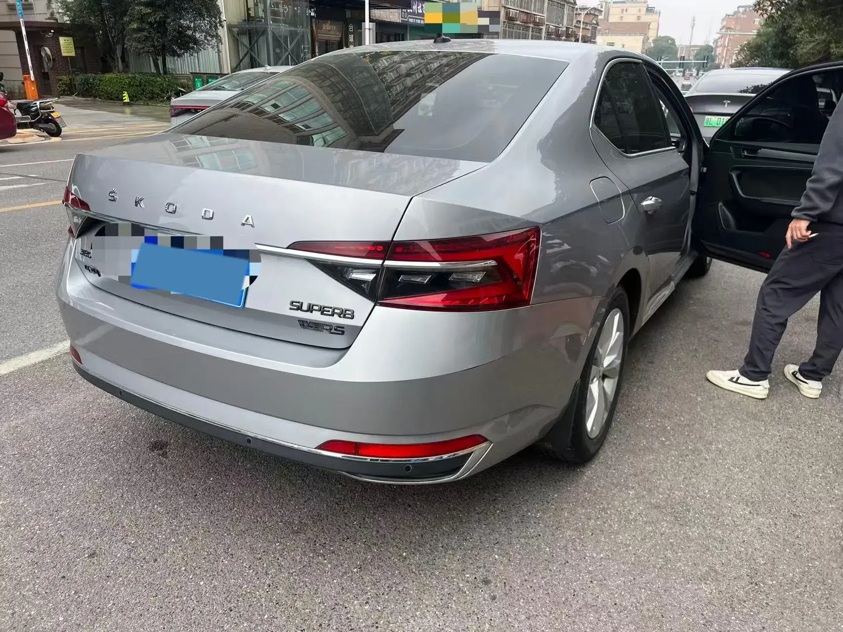 2019 SKODA SUPERB thumbnail 4