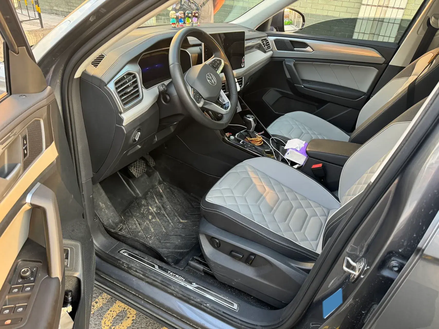 2023 VOLKSWAGEN TAYRON thumbnail 2