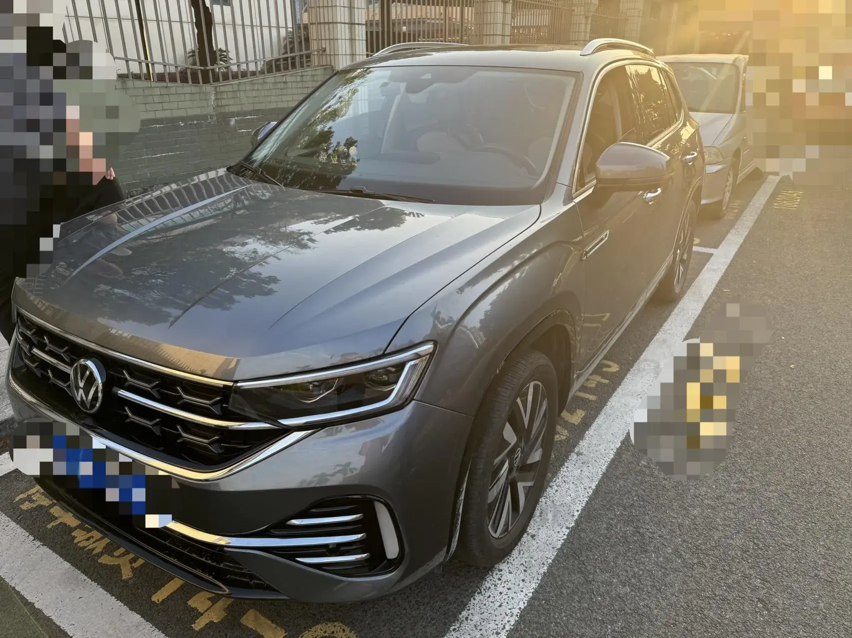 2023 VOLKSWAGEN TAYRON view 1