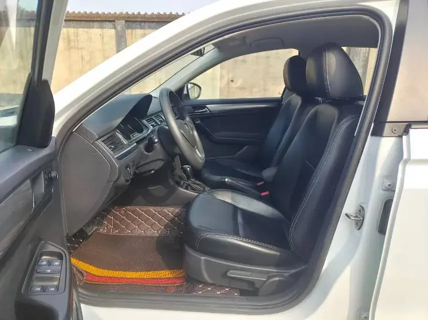 2019 VOLKSWAGEN BORA thumbnail 4