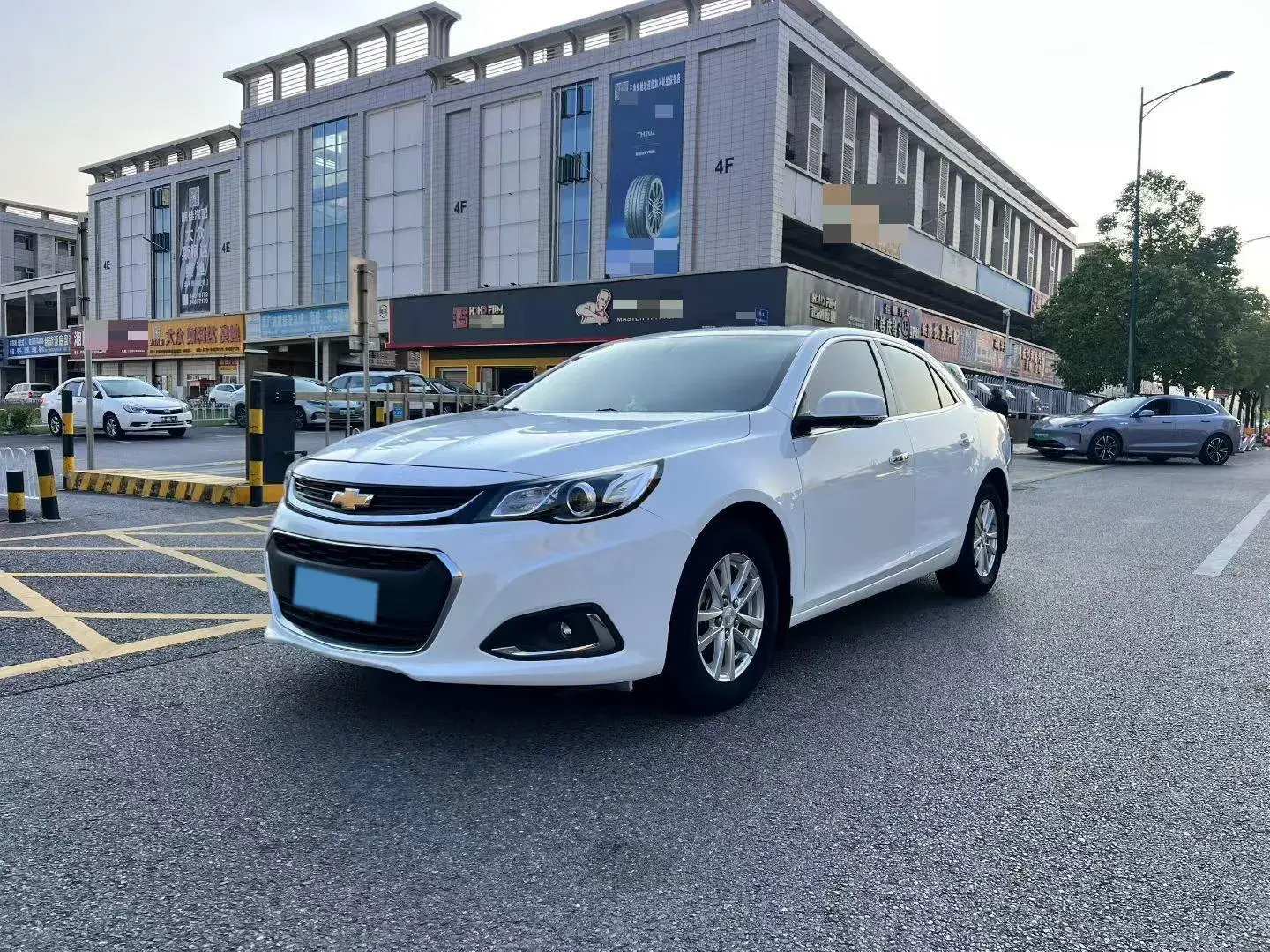 2018 CHEVROLET MALIBU view 1