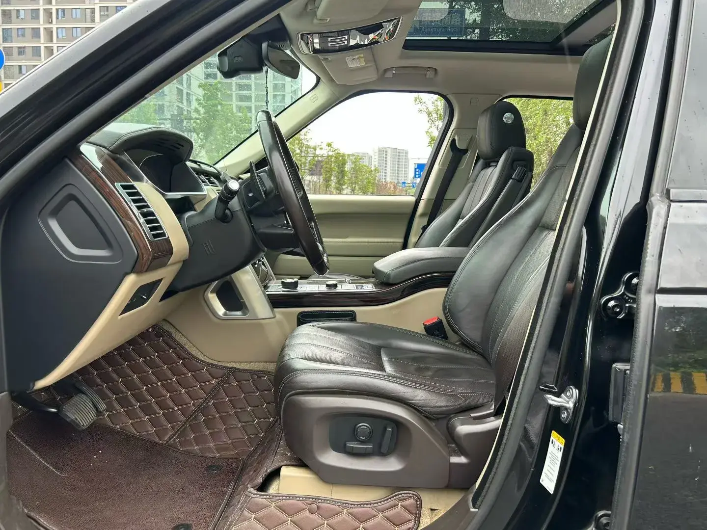 2017 LAND ROVER thumbnail 3