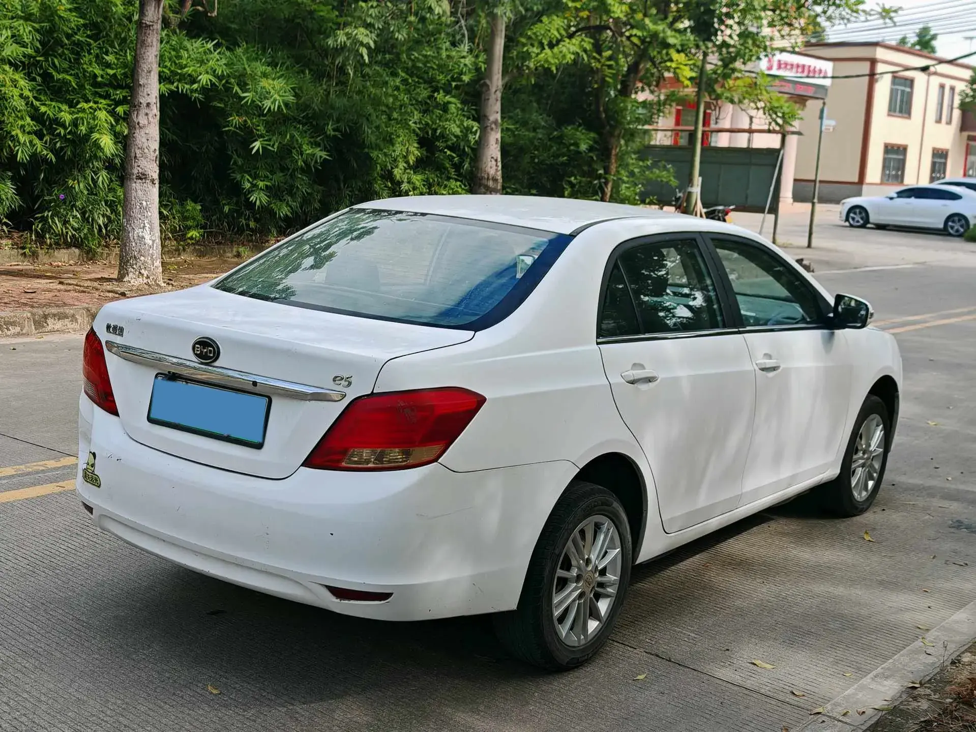 2018 BYD E5 thumbnail 3