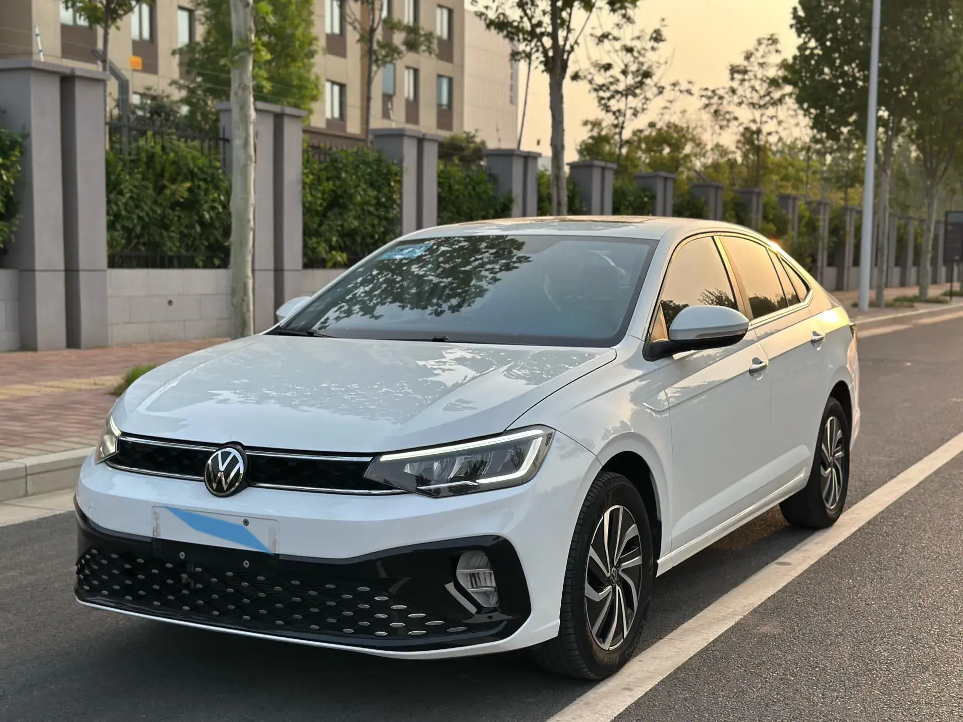 2025 VOLKSWAGEN LAVIDA view 1