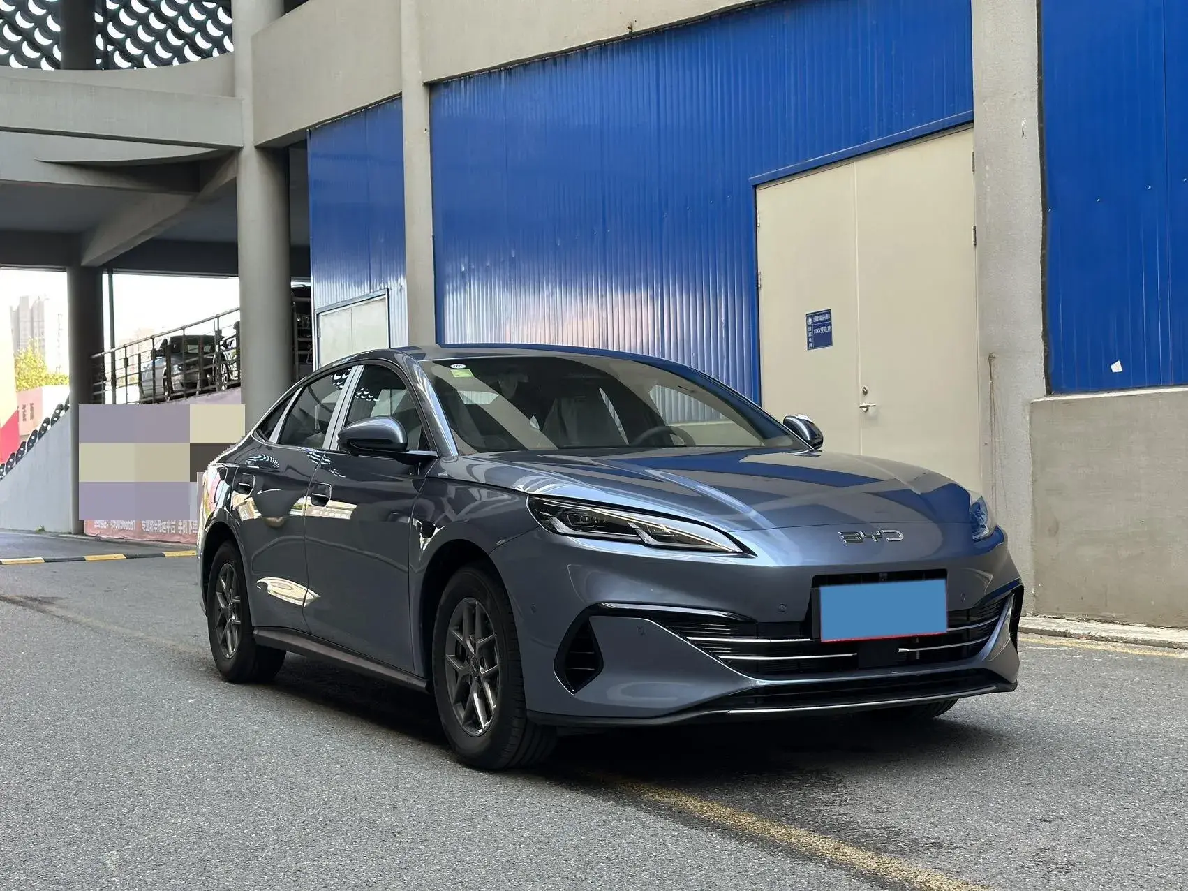 2025 BYD SEAL thumbnail 3