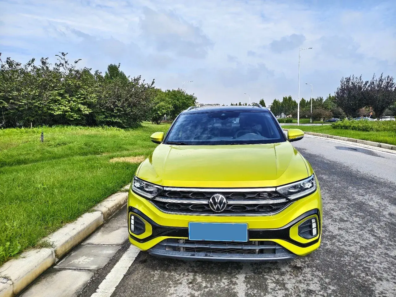 2023 VOLKSWAGEN T-ROC thumbnail 2