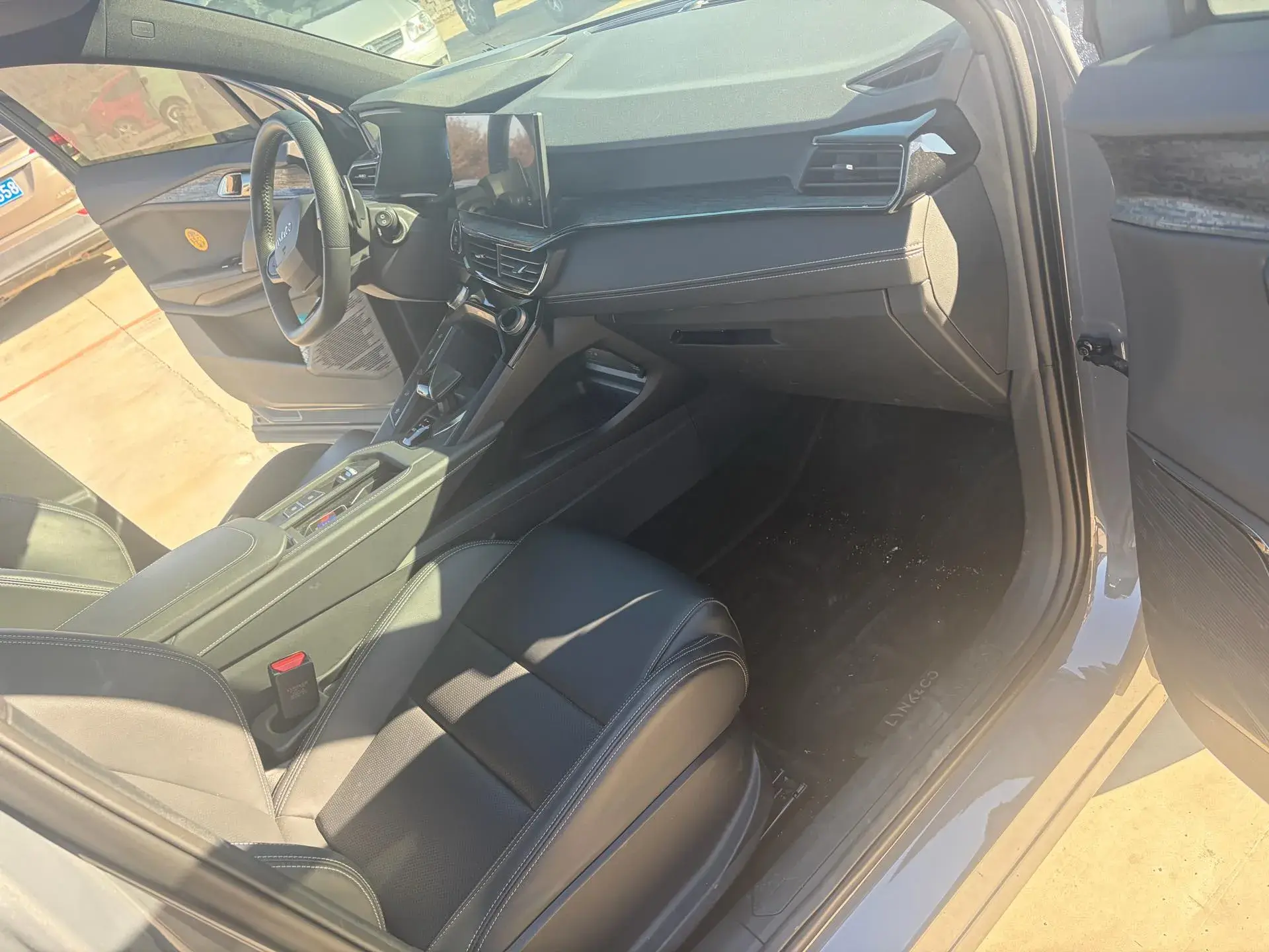 2023 LYNK&CO 06 thumbnail 2