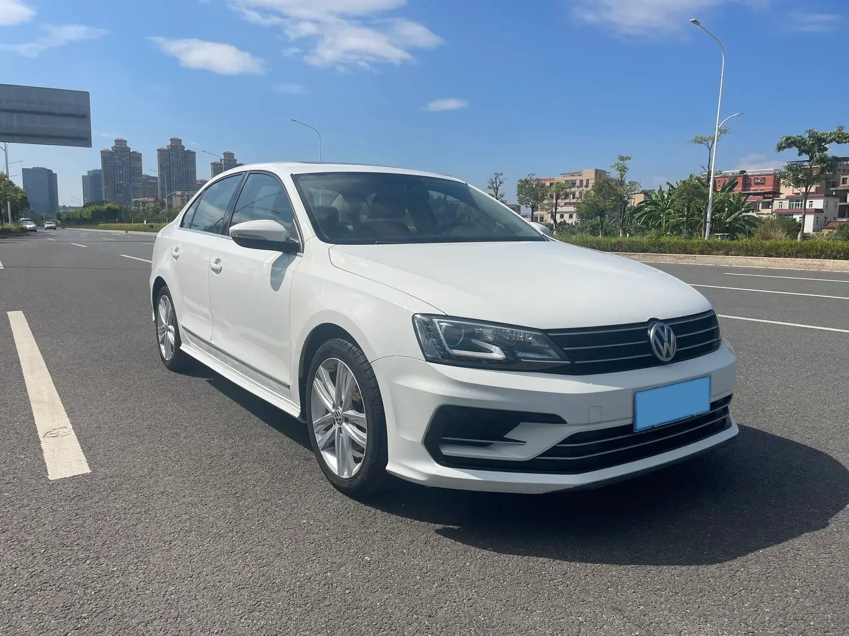 2018 VOLKSWAGEN SAGITAR thumbnail 3