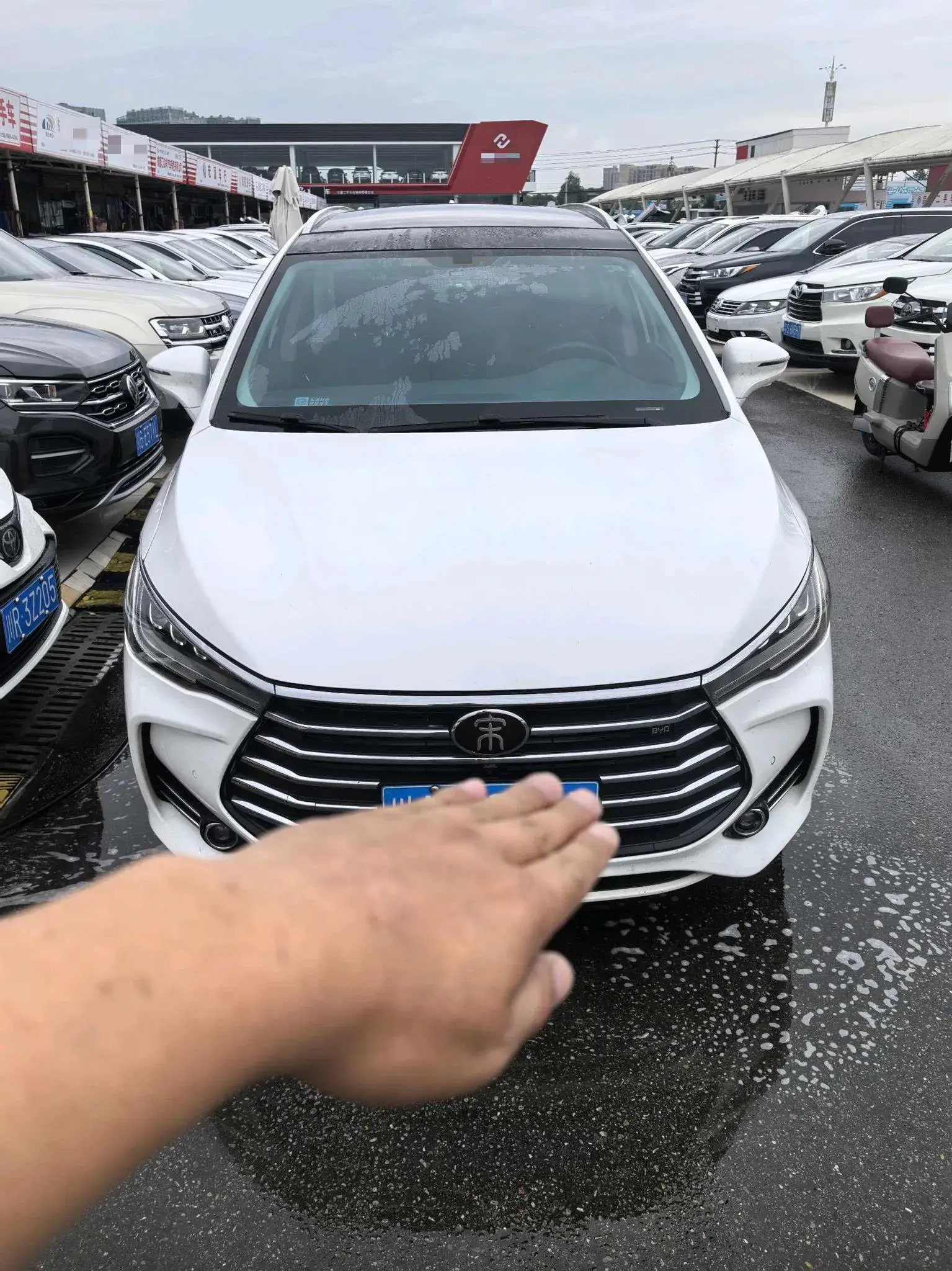 2017 BYD SONG thumbnail 4