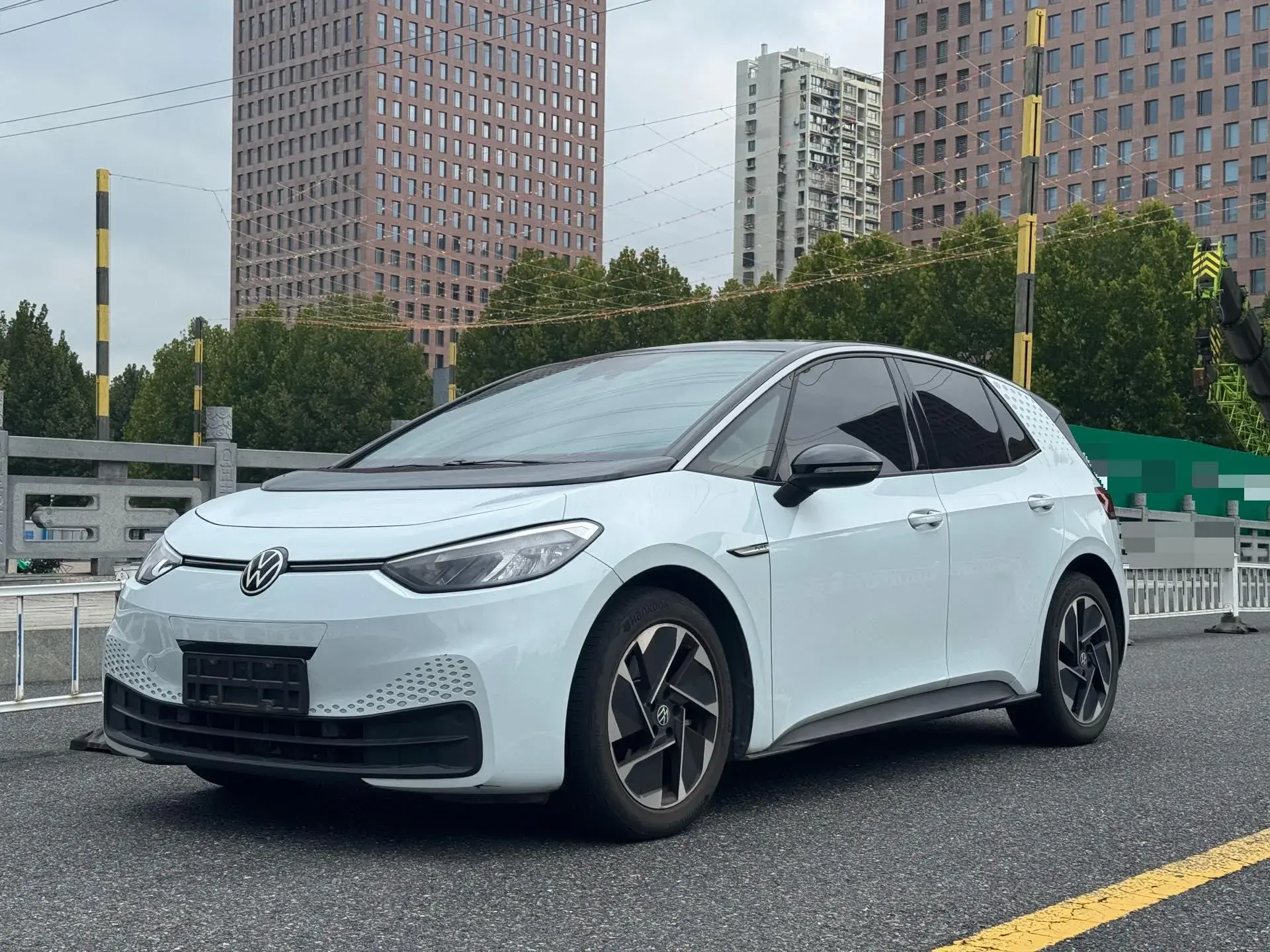 2023 VOLKSWAGEN ID.3 view 1