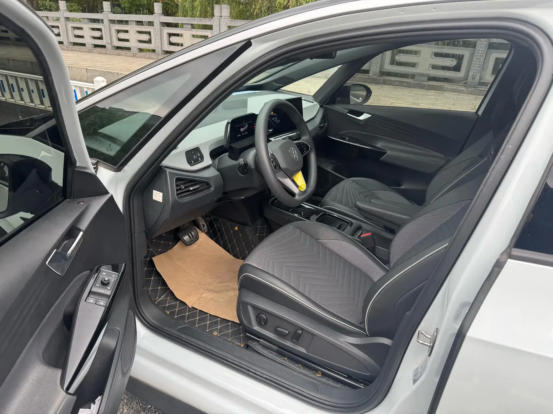 2023 VOLKSWAGEN ID.3 thumbnail 3