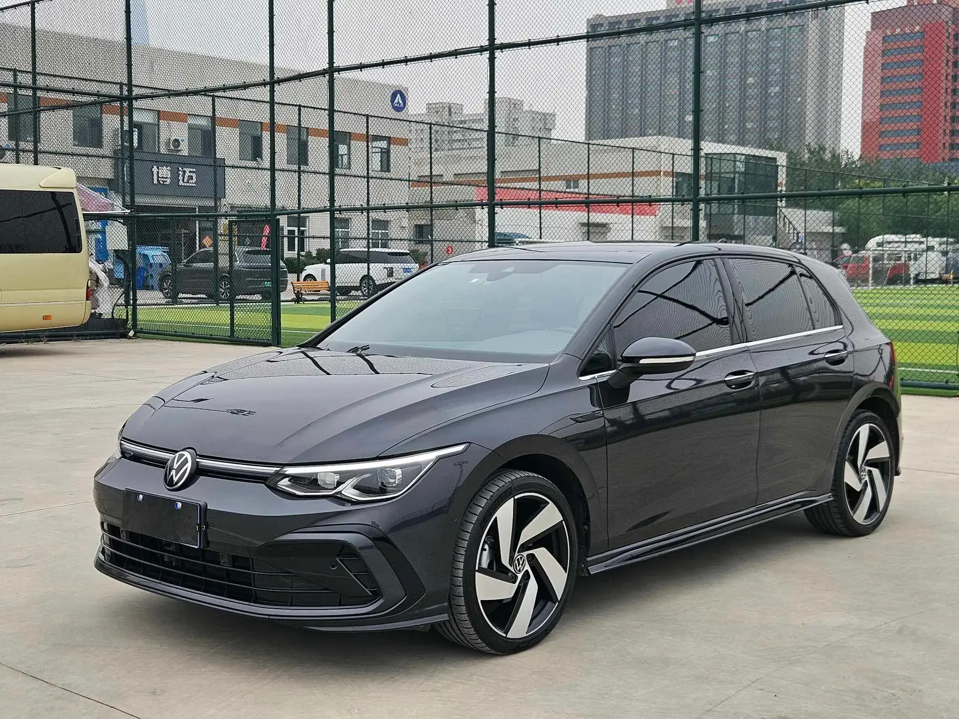 2021 VOLKSWAGEN GOLF view 1