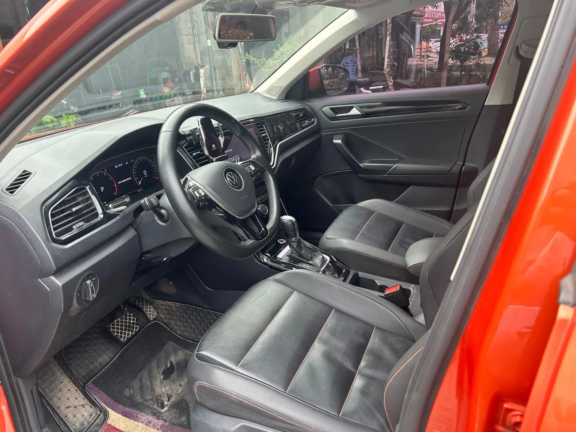 2021 VOLKSWAGEN T-ROC thumbnail 4