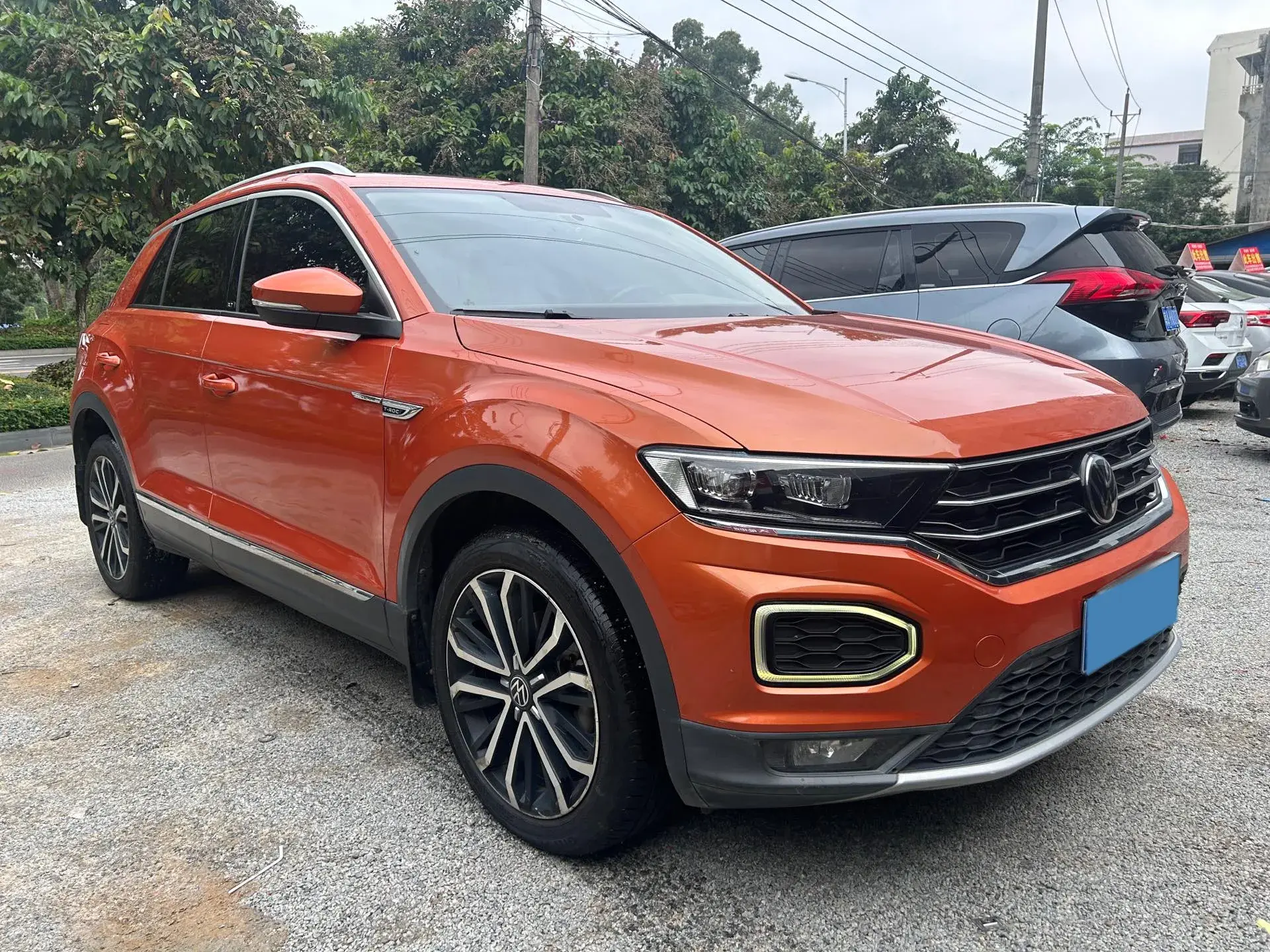 2021 VOLKSWAGEN T-ROC thumbnail 3
