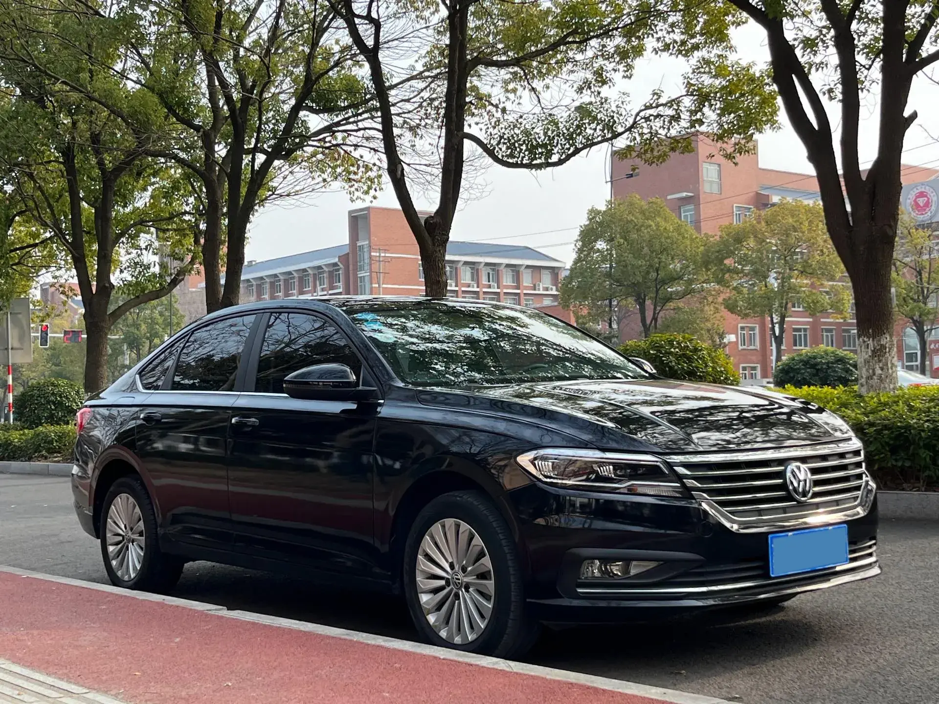 2019 VOLKSWAGEN LAVIDA thumbnail 3
