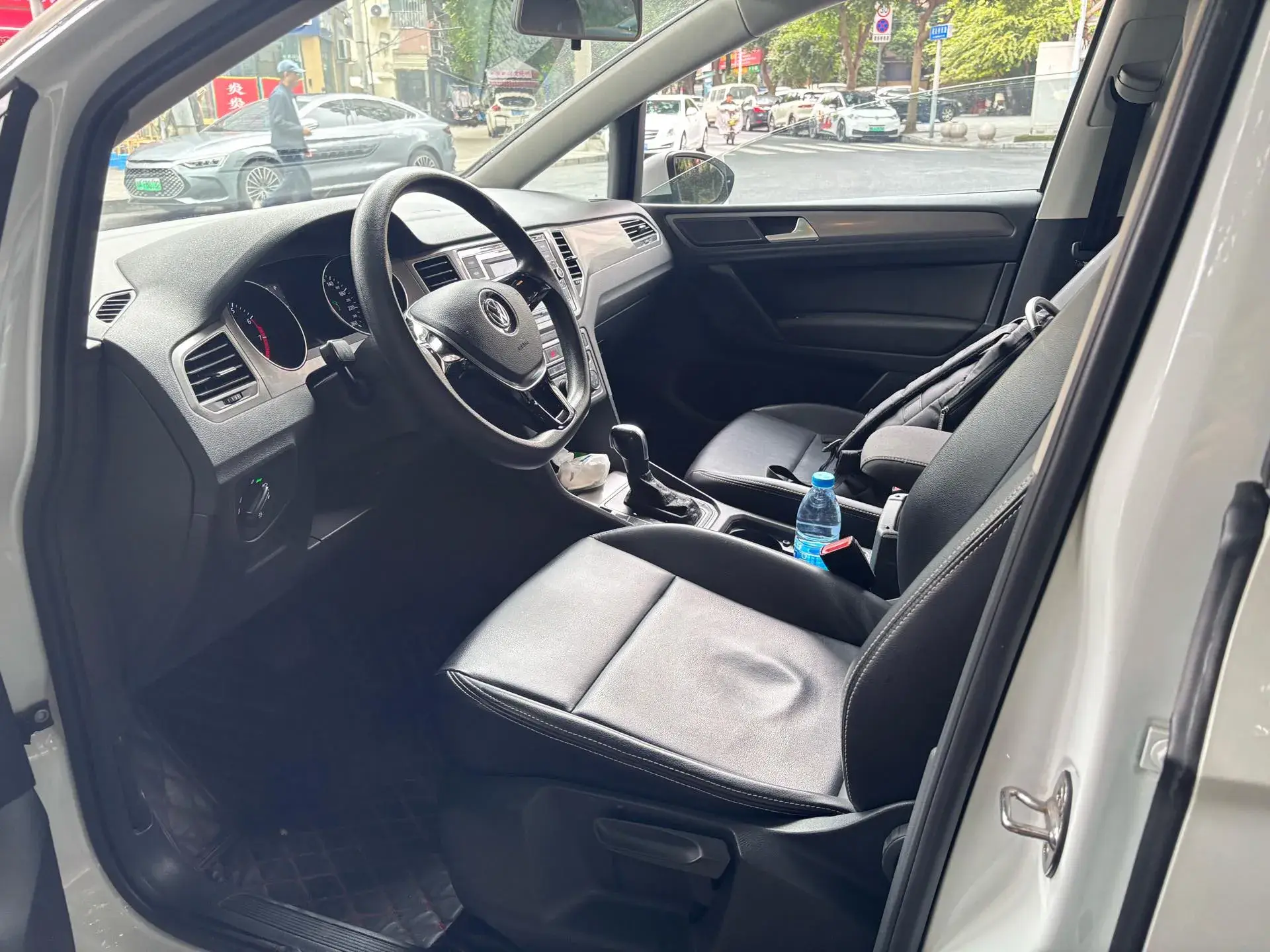 2018 VOLKSWAGEN GOLF thumbnail 3