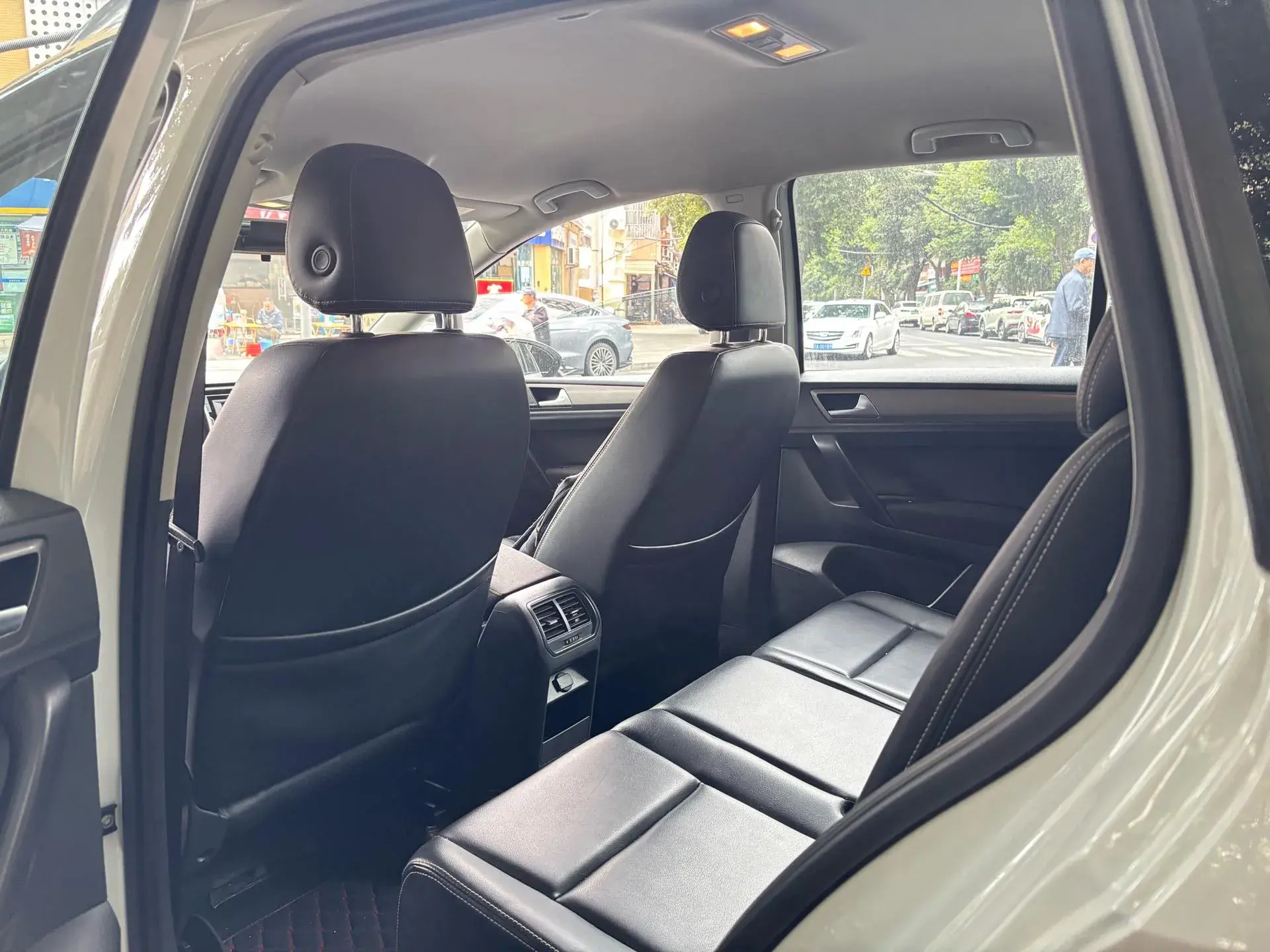 2018 VOLKSWAGEN GOLF thumbnail 4