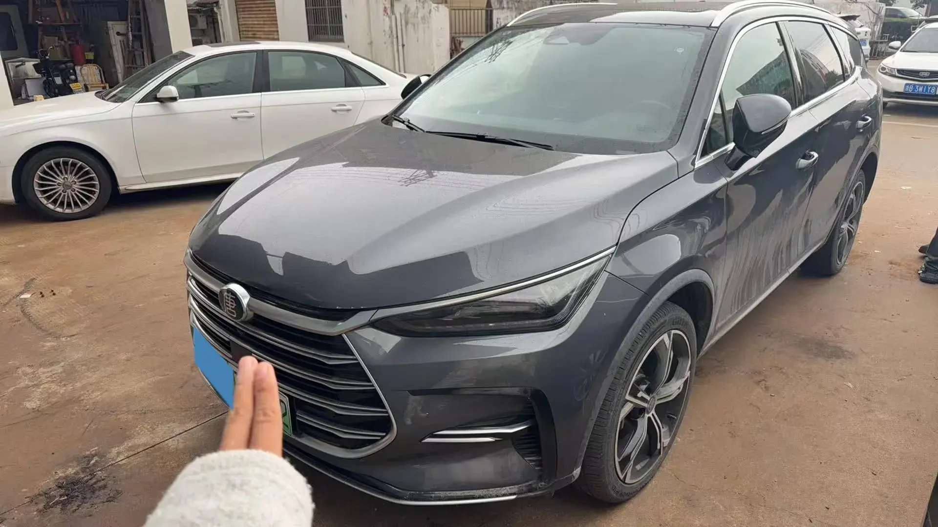 2021 BYD TANG view 1