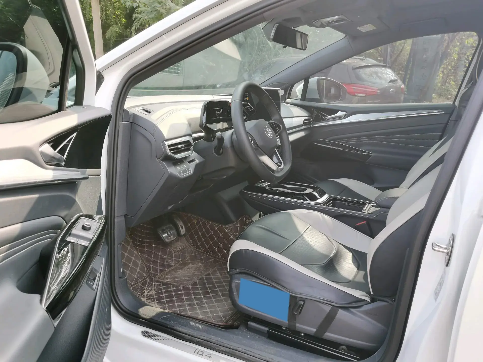 2024 VOLKSWAGEN ID.4 thumbnail 3