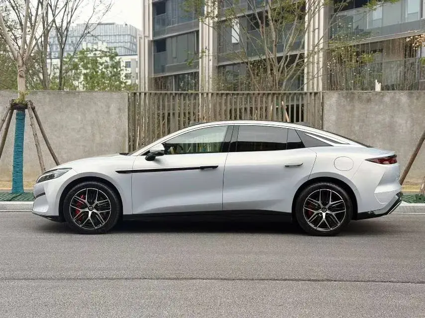 2025 BYD HANL thumbnail 3