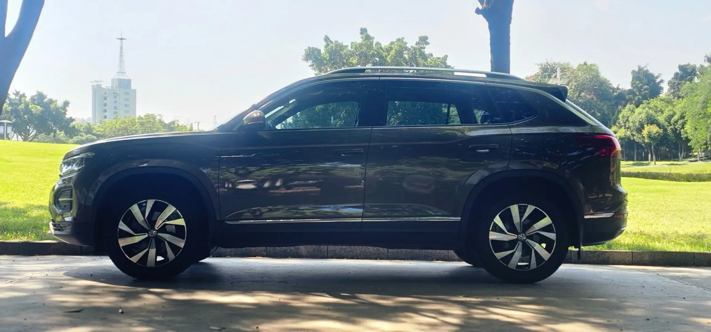 2019 VOLKSWAGEN TAYRON thumbnail 3