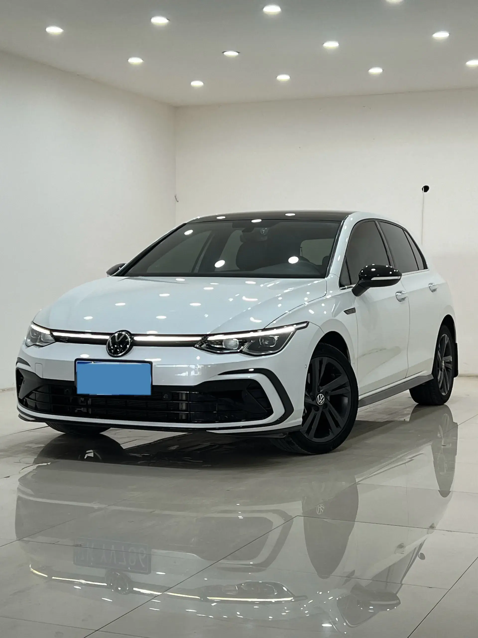 2021 VOLKSWAGEN GOLF view 1