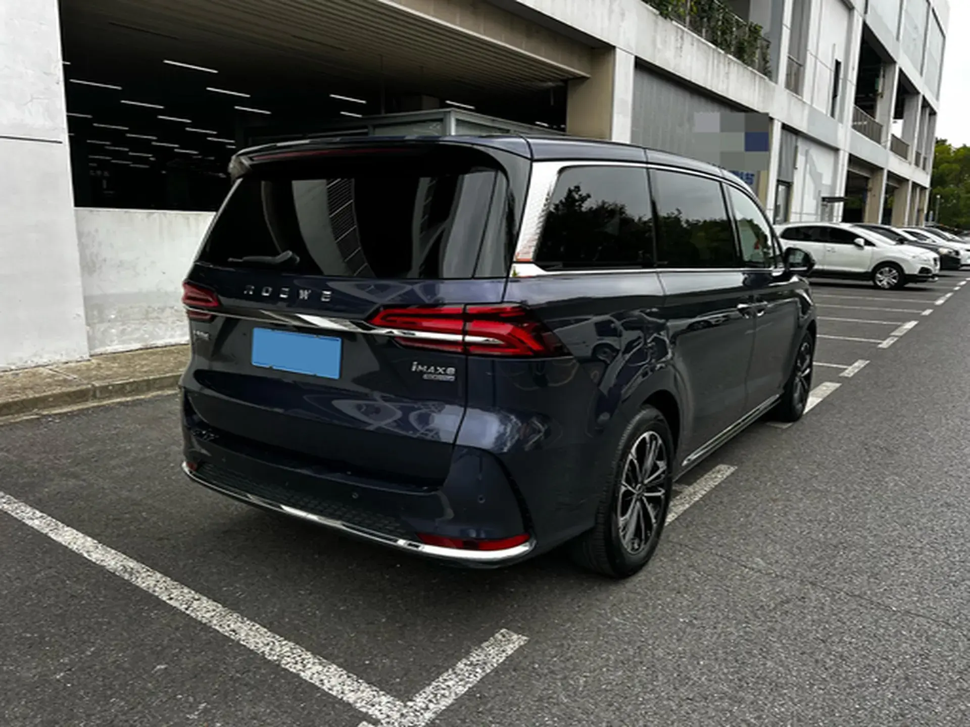 2022 ROEWE IMAX8 thumbnail 4