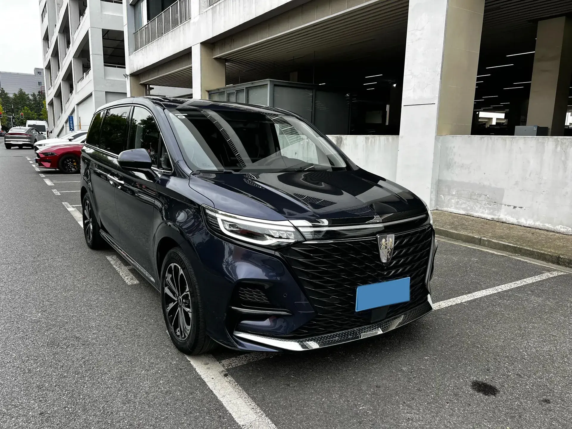 2022 ROEWE IMAX8 thumbnail 3