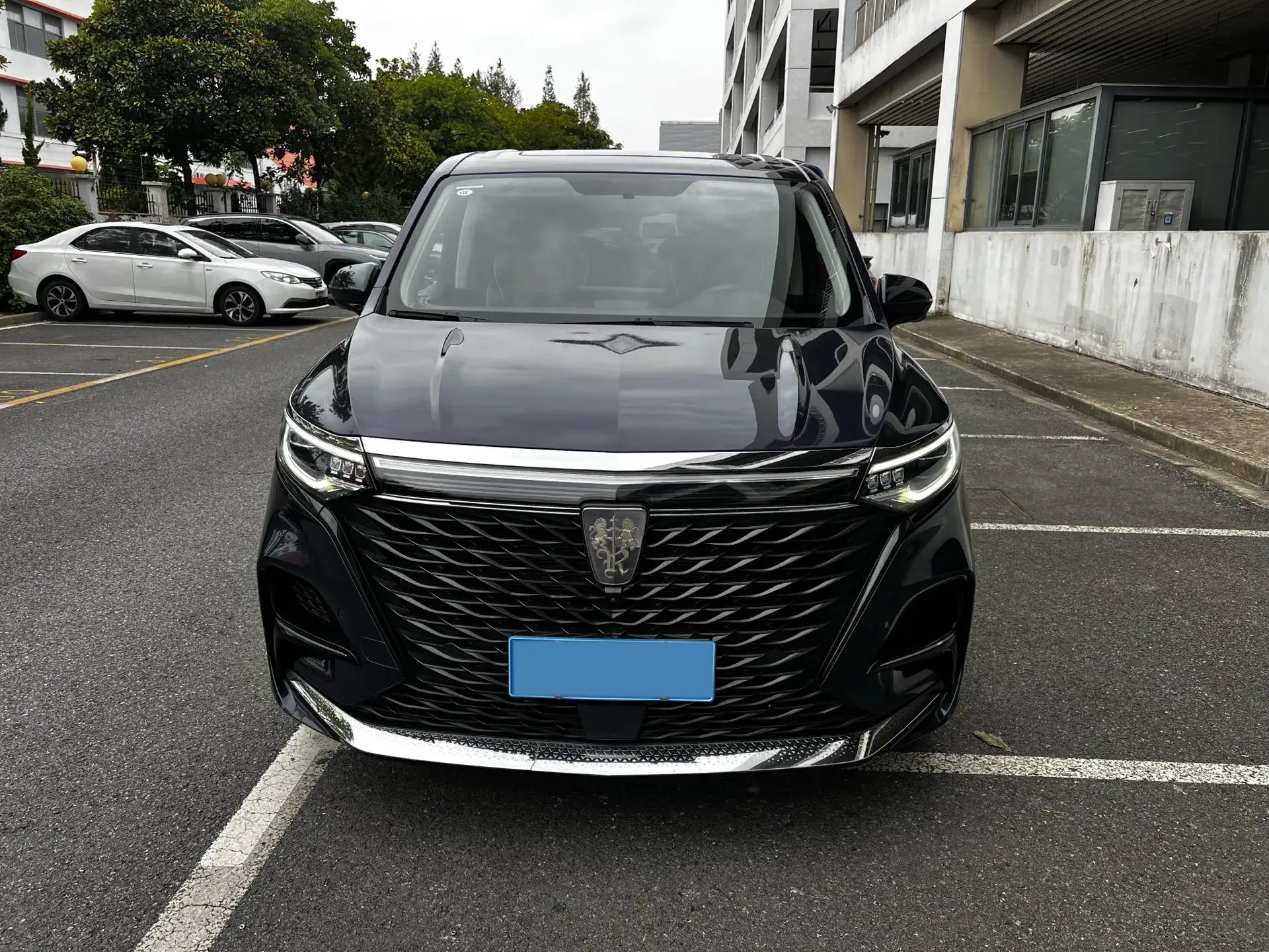 2022 ROEWE IMAX8 thumbnail 2