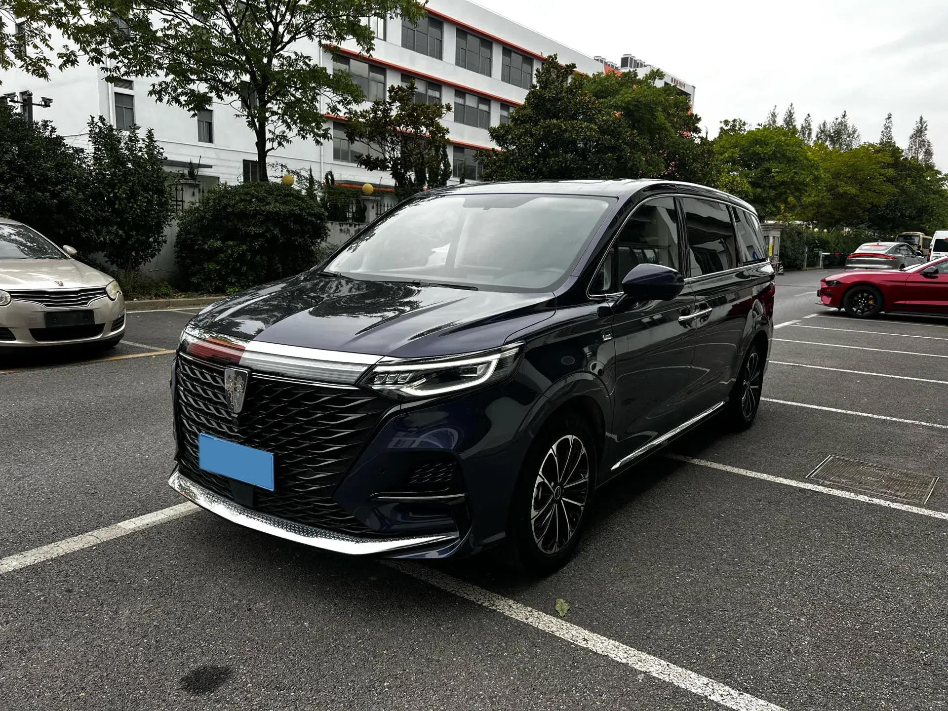 2022 ROEWE IMAX8 view 1