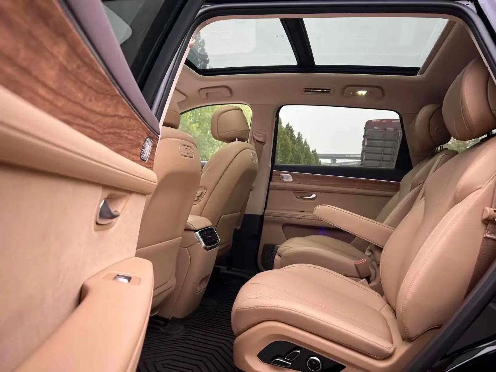 2024 AITO AITO thumbnail 4