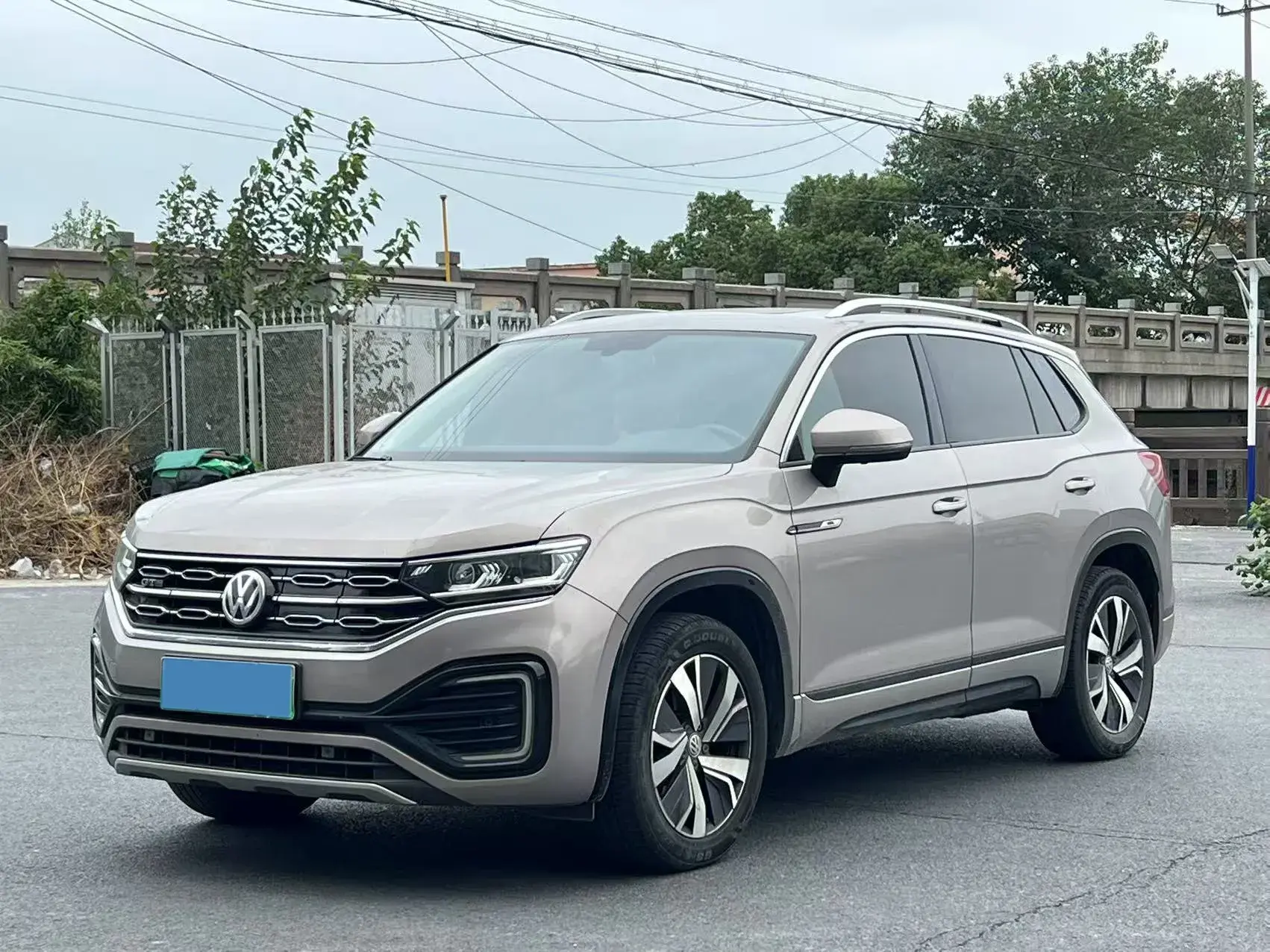 2020 VOLKSWAGEN TAYRON view 1