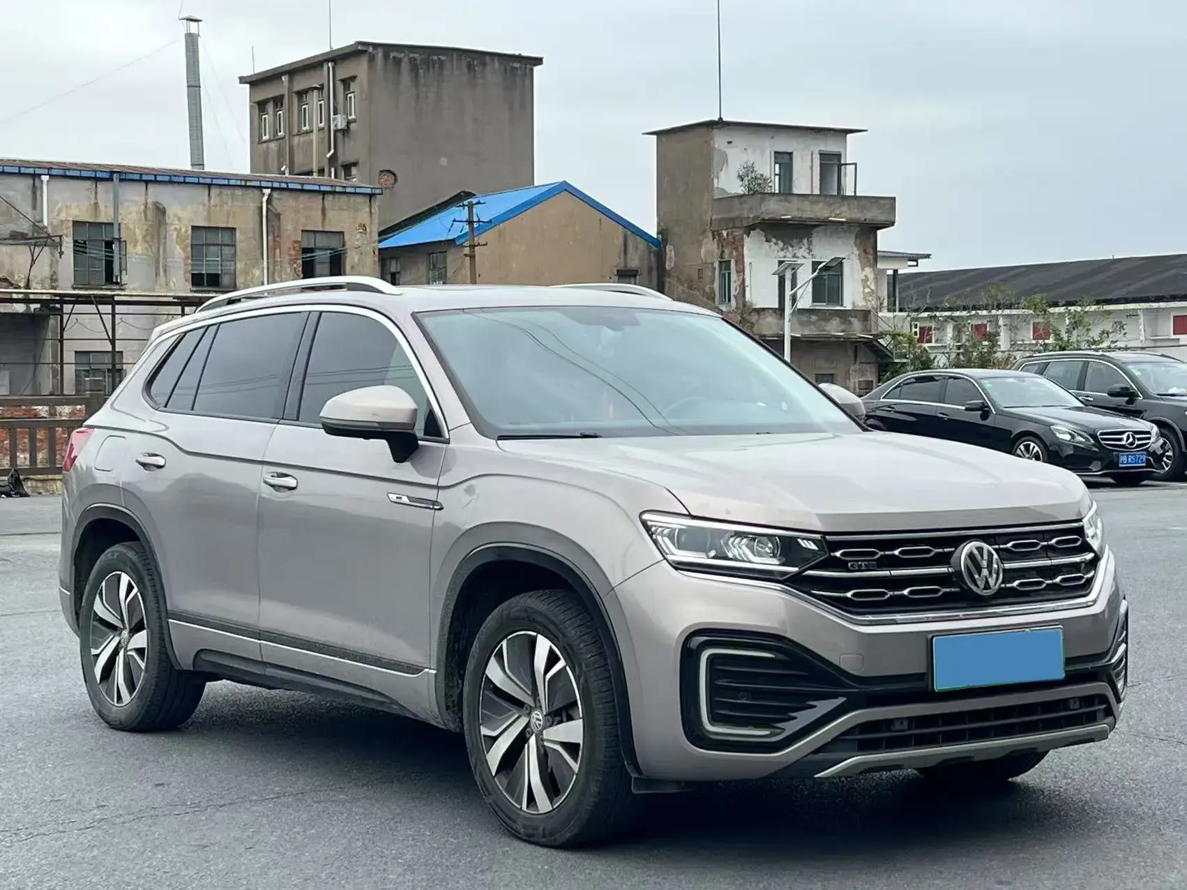 2020 VOLKSWAGEN TAYRON thumbnail 3