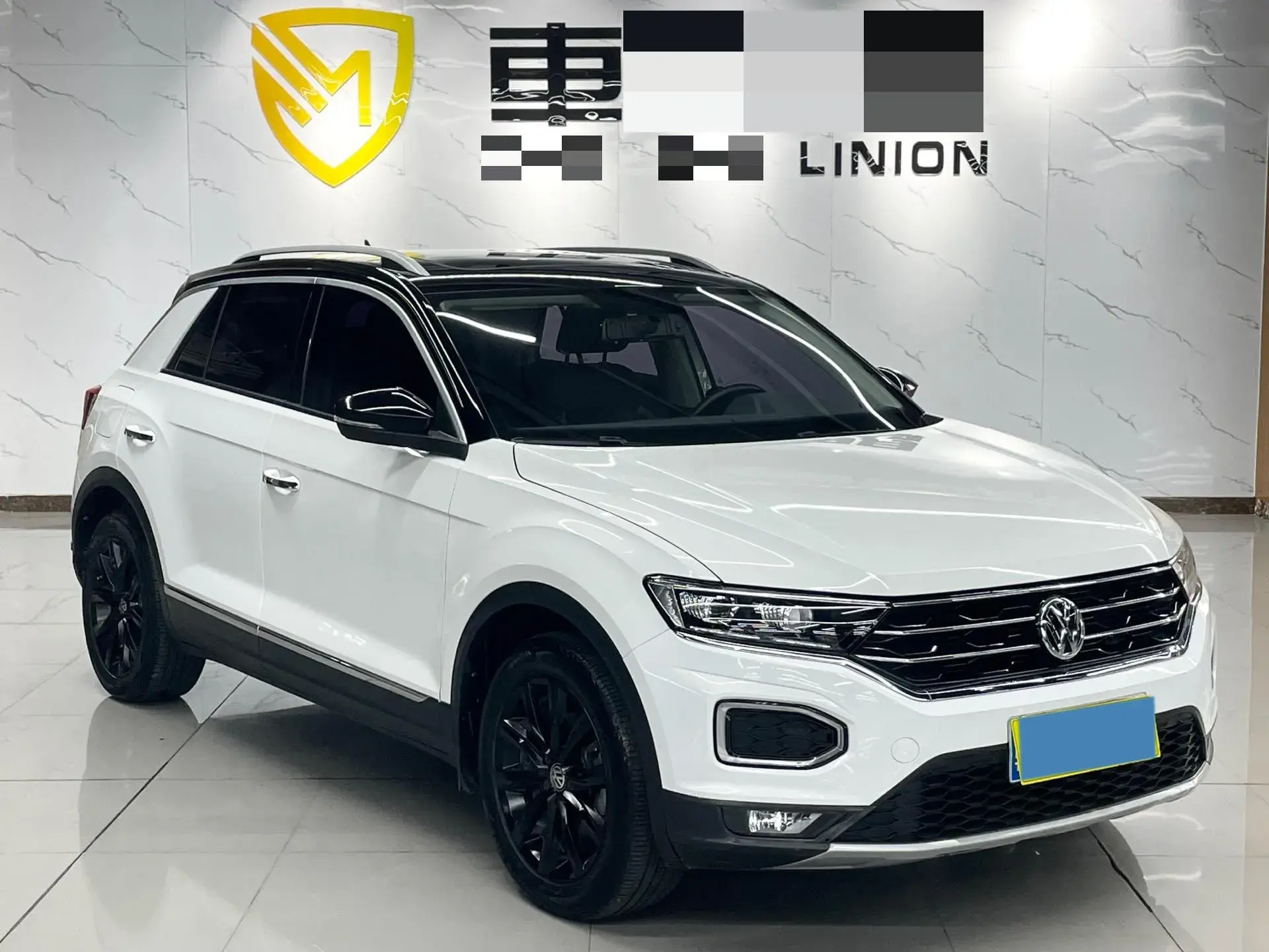 2018 VOLKSWAGEN T-ROC thumbnail 3