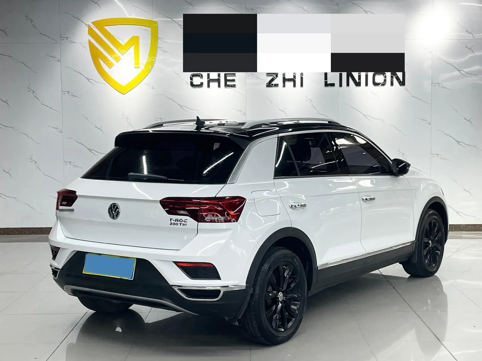 2018 VOLKSWAGEN T-ROC thumbnail 4