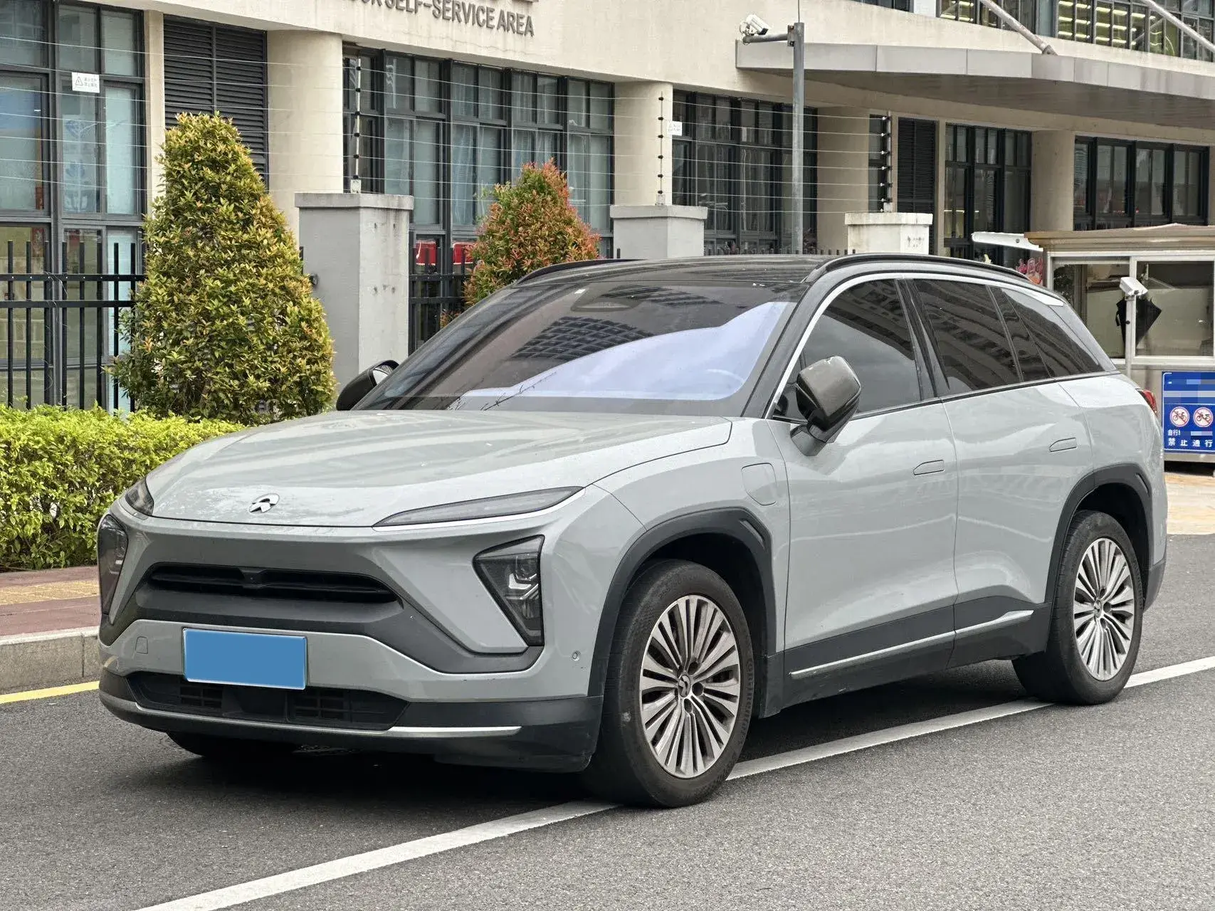 2020 NIO ES6 view 1