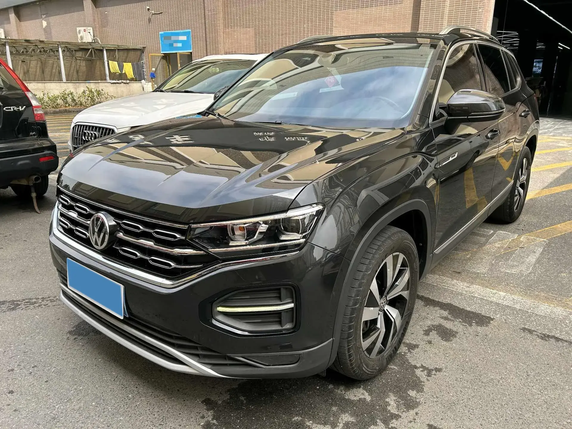 2020 VOLKSWAGEN TAYRON view 1