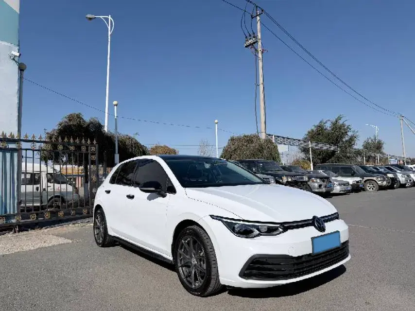 2021 VOLKSWAGEN GOLF thumbnail 3