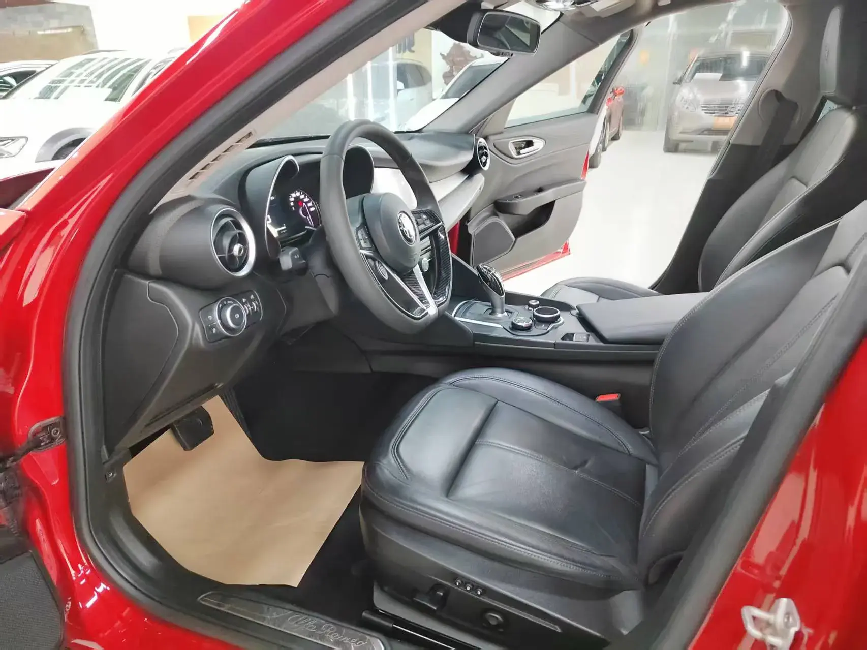 2017 ALFA ROMEO thumbnail 4