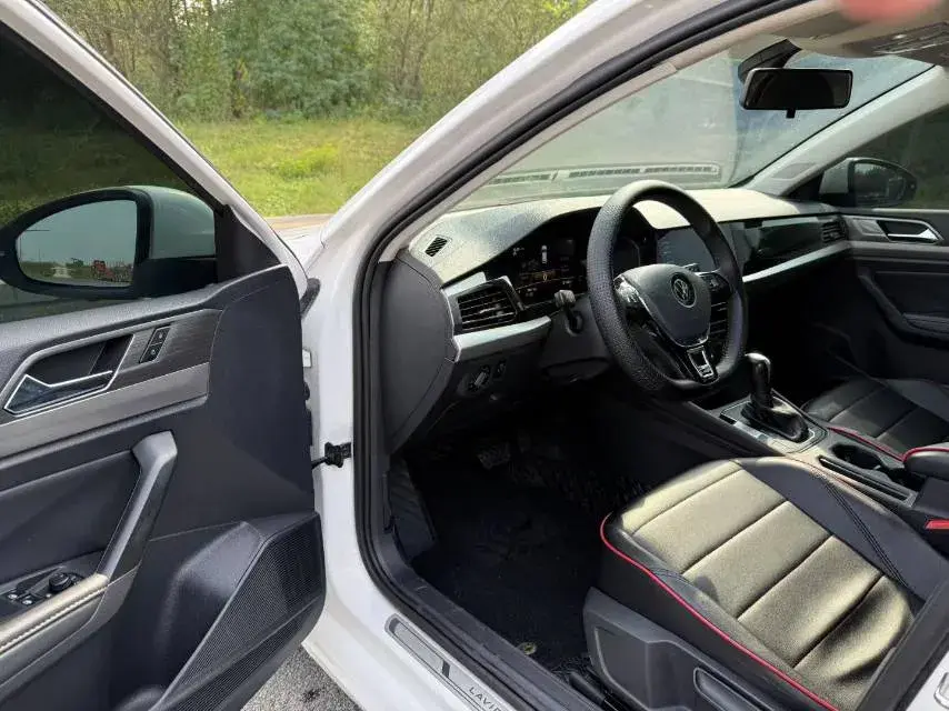 2021 VOLKSWAGEN LAVIDA thumbnail 4